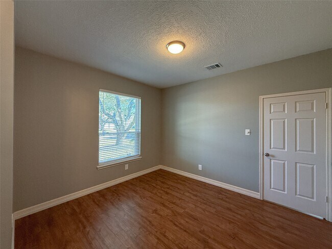 Photo - 209 McVoy Dr