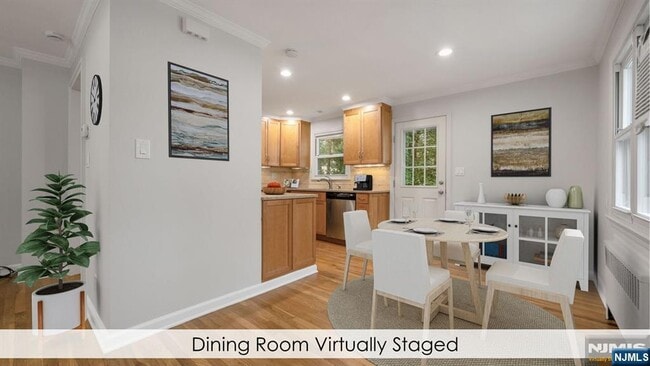 Photo - 464 Dorchester Rd