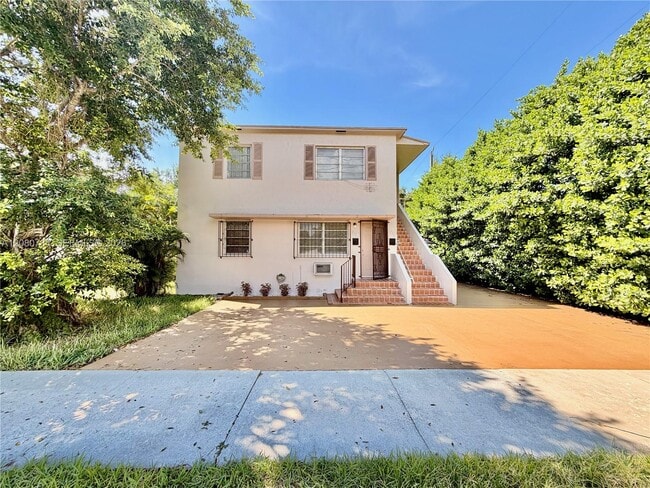 Building Photo - 3790 SW 27th St Unit 3790