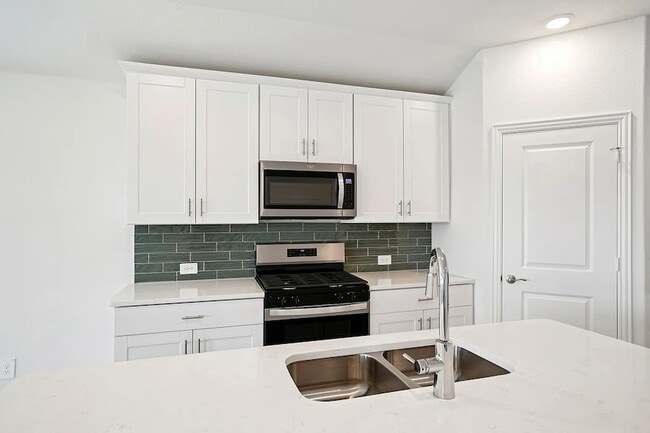 Photo - 704 Edgehurst Dr