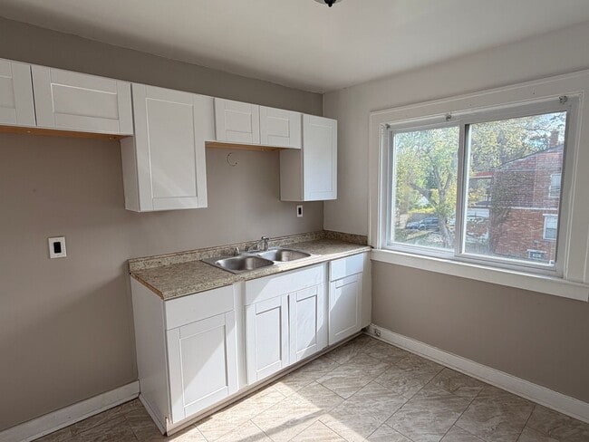 Photo - 16728 Woodingham Dr Unit Upper