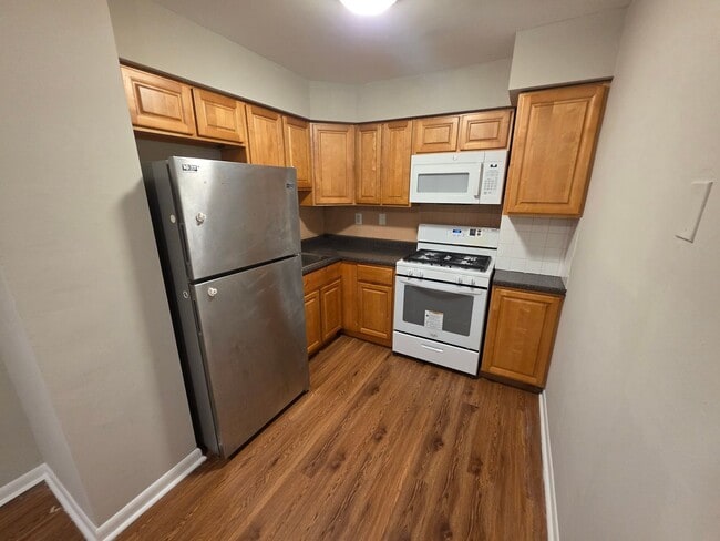 Building Photo - 3921 Lankenau Ave Unit 2F