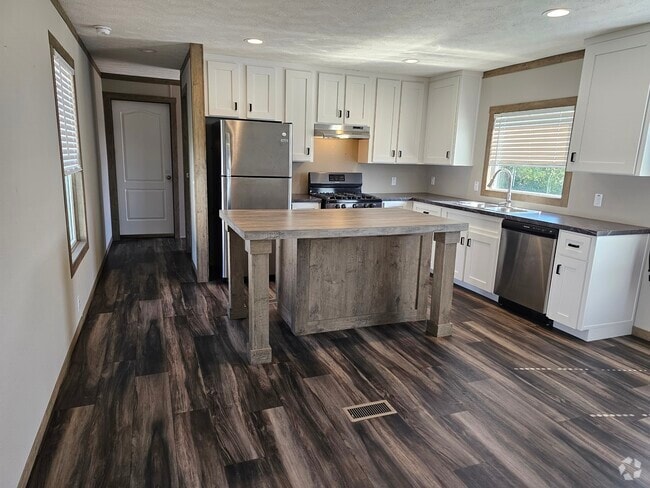 Building Photo - 2101 SW 38th St Rental