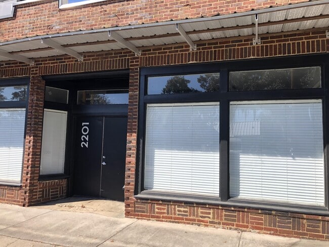 Building Photo - 2201 Price St Rental