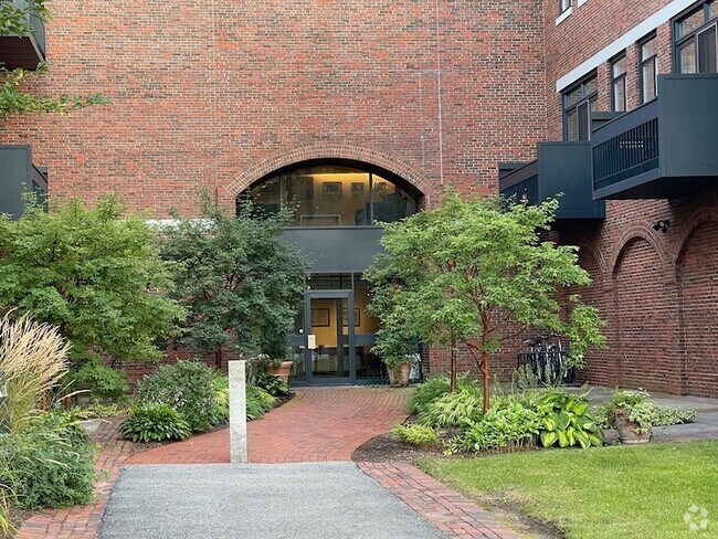 Building Photo - 100 Keyes Rd Unit 104 Rental