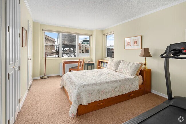 Building Photo - 77 E 12th St Unit 3K Rental