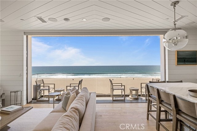 Photo - 2200 The Strand Unit B