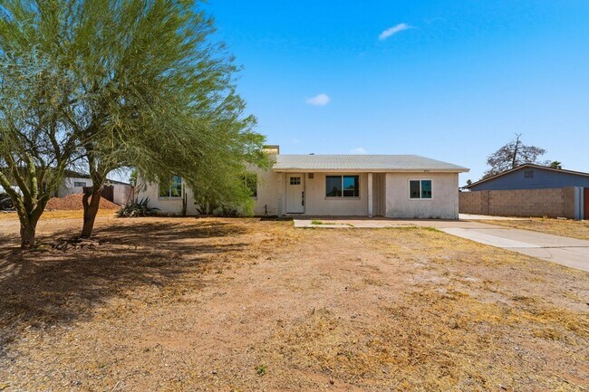 Photo - Discover this beautifully renovated 3-bedroom, 2-bath home in Mesa, AZ!