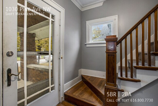 Photo - 1030 Pine Ave NW