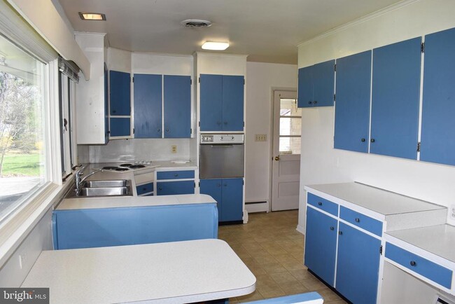 Photo - 6056 Lincoln Way W