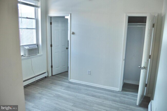 Photo - 424 E Girard Ave