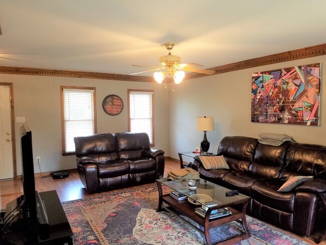 Photo - 4 bed room home in Midlothian with fenced rear yard