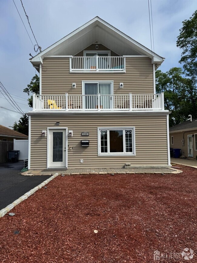Building Photo - 738 18th Ave Rental