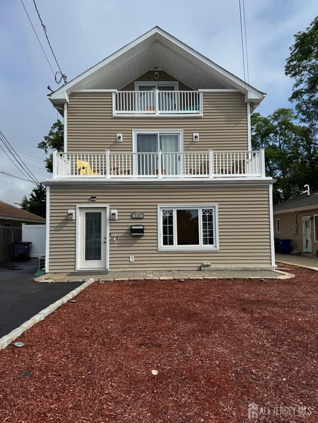 Building Photo - 738 18th Ave Rental