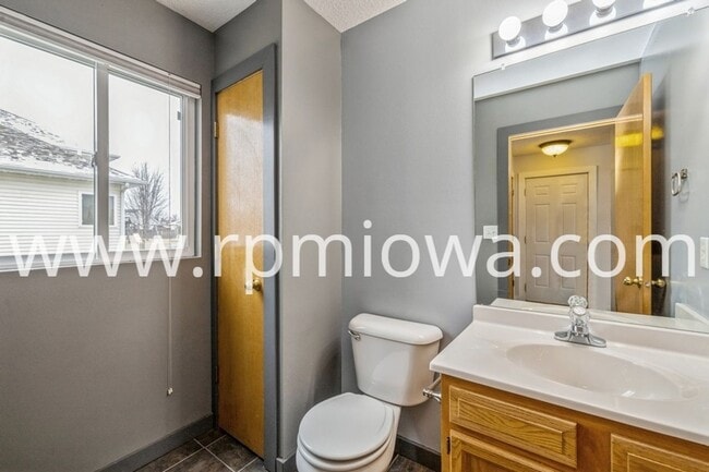 Photo - WEST DES MOINES TWO-STORY!! 4 Bedroom, 3.5 Bathrooms!