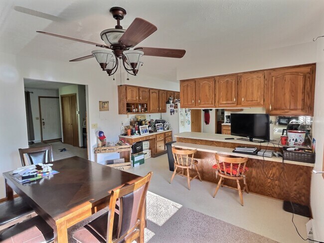 Dining Area - 3951 Lake Vista Rd Unit 3951