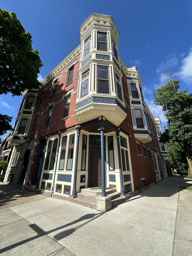 Photo - 2856 N Racine Ave House