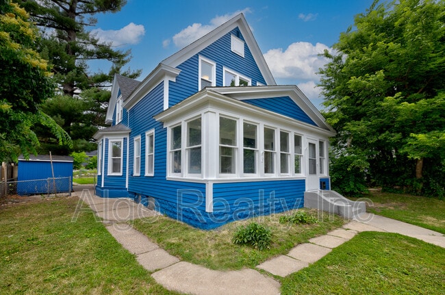 Building Photo - 2123 N Sheridan Ave Rental