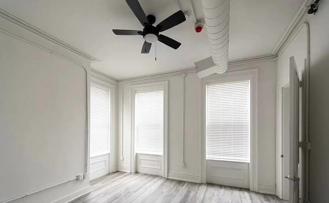 Photo - 325 W Market St Unidad Apt D