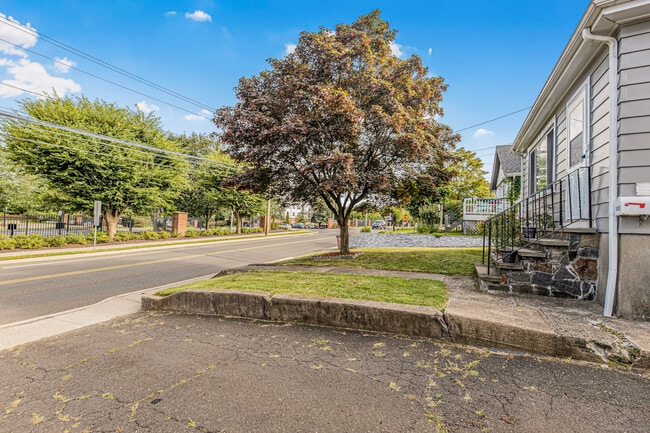 Photo - 147 Southfield Ave