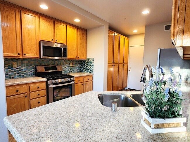 Building Photo - 6611 Santa Isabel St Rental