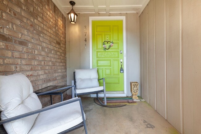 Building Photo - Very Spacious 4bd/3.5ba Brookhaven Home w/ 2 Car Garage and Fenced-In Backyard!!