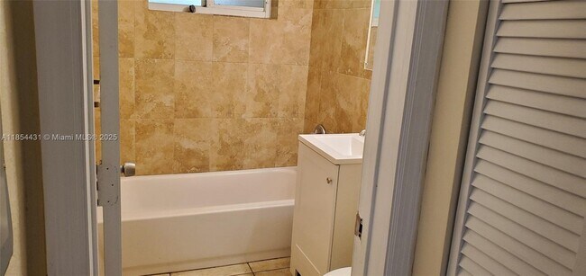 Photo - 1310 NE 127th St Unit 6