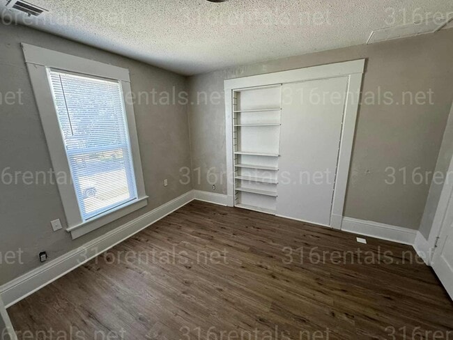 Photo - $900 - 2 bedroom/ 1 bathroom - Multi Famil... Unit 1827 N Park Place