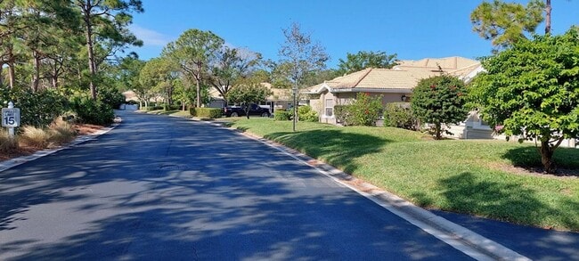 Photo - 306 Emerald Bay Cir Unidad J5