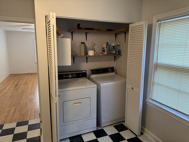 laundry - 536 Janette Ave SW