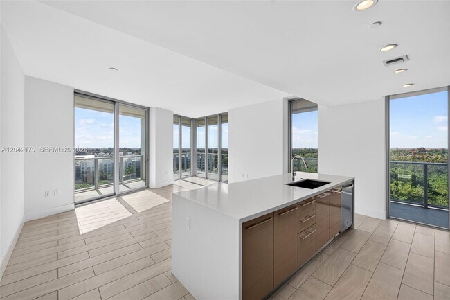 Building Photo - 2000 Metropica Wy Unit 903