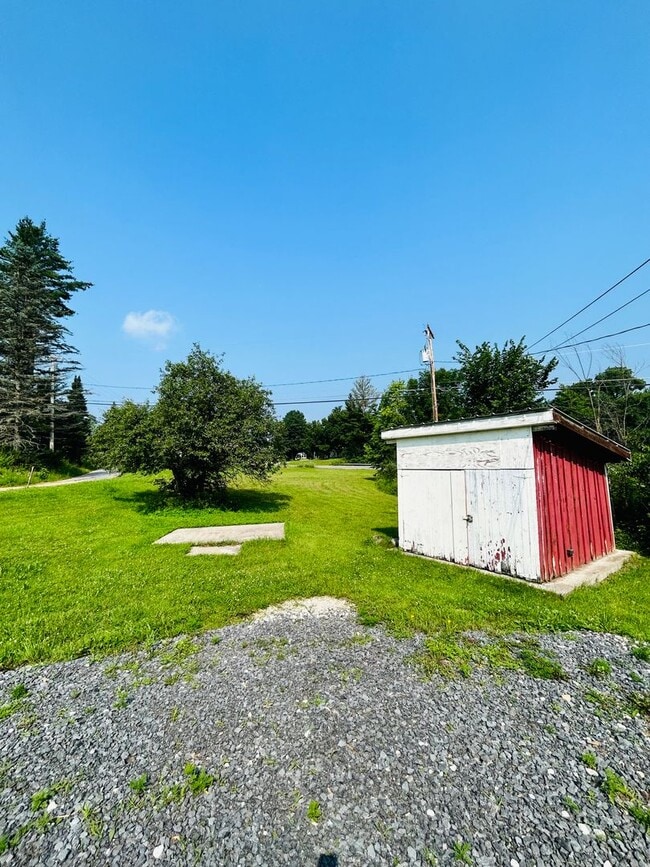 Photo - Country 3 Bed / 2 Bath Home for RENT