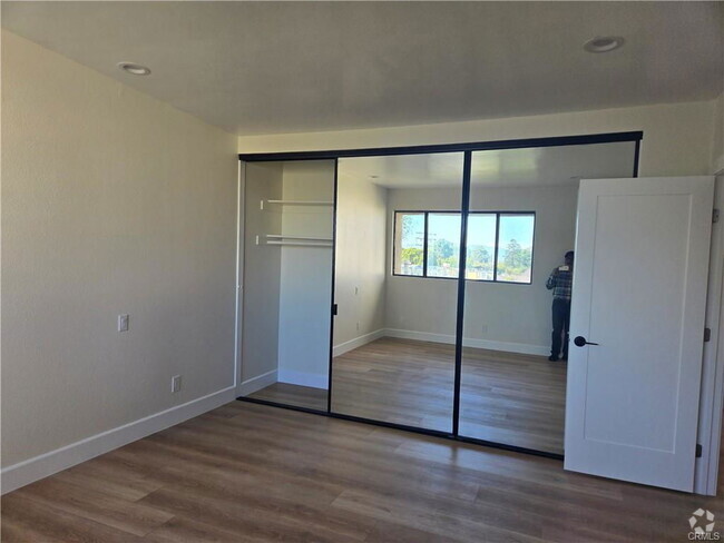 Building Photo - 15137 Magnolia Blvd Unit C Rental