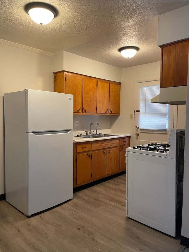 Building Photo - Knollridge Garden Apartments