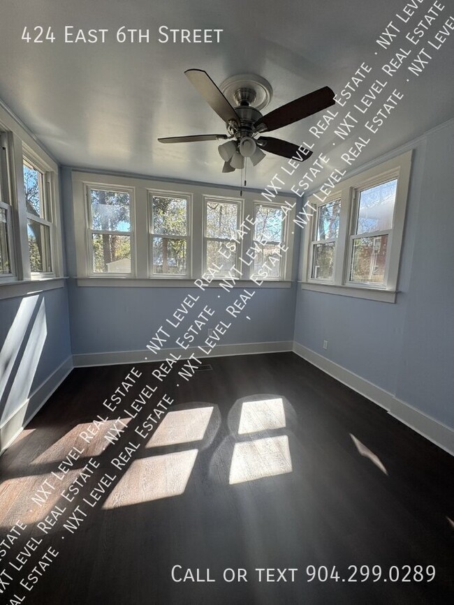 Photo - 424 E 6th St