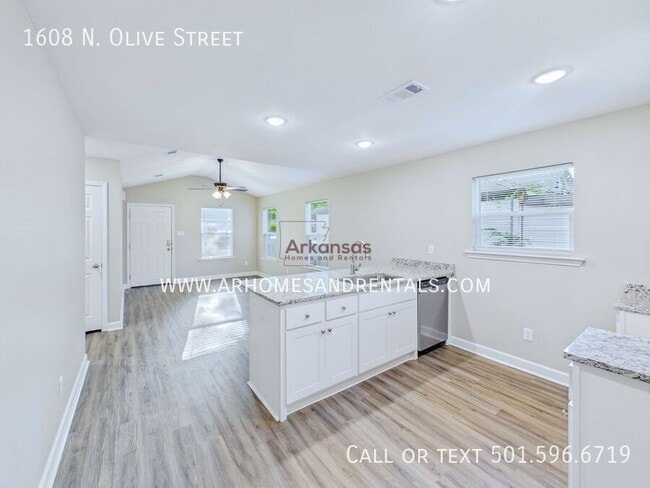 Photo - 1608 N Olive St