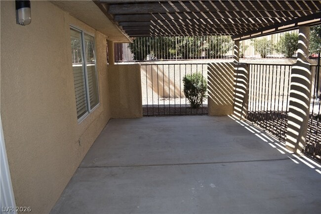 Building Photo - 717 Nectarine Ct Unit 0