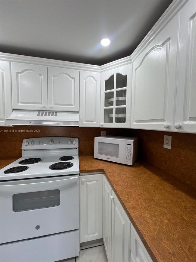 Photo - 526 NW 99th Ct