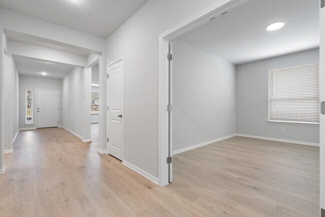 Photo - 132 Condesa St