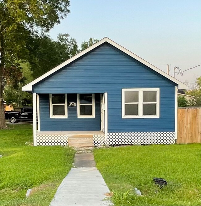 4542 White Rock St House Rice University OffCampus Housing Search