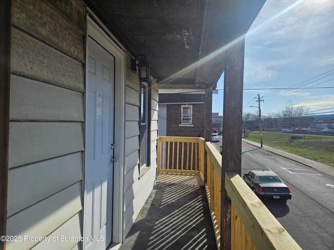 Photo - 125 N River St