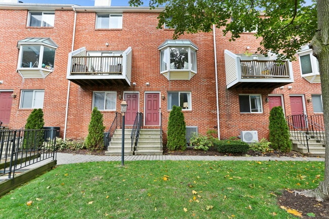 Building Photo - 101 Grove St Unit APT 24