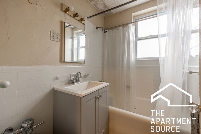 Photo - 6928 N Greenview Ave Unit 608