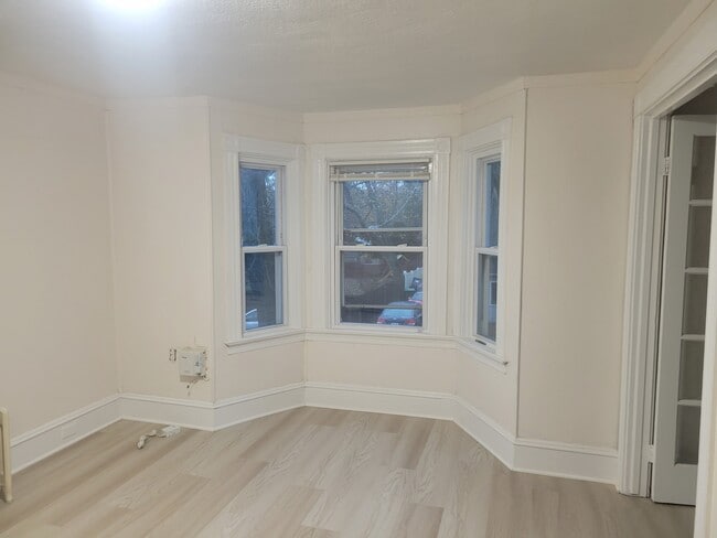 Photo - 293 Grove Ave Unidad 2nd