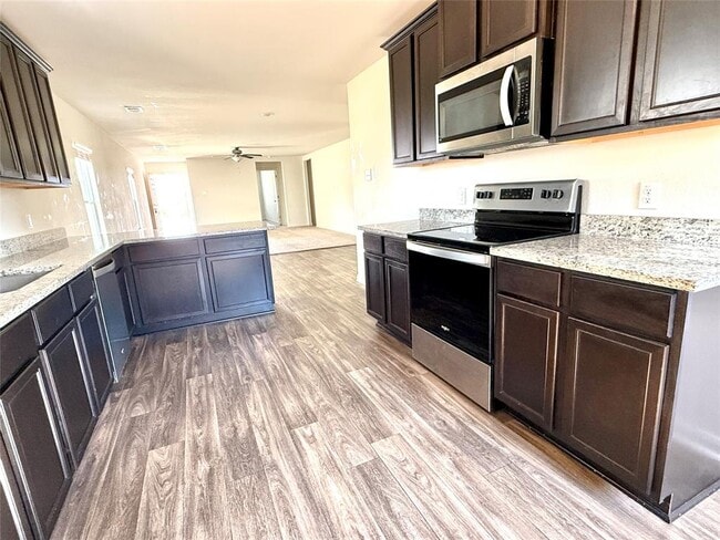 Photo - 1008 Riverdale Cove