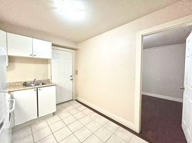 Photo - 2708 Boundary Rd