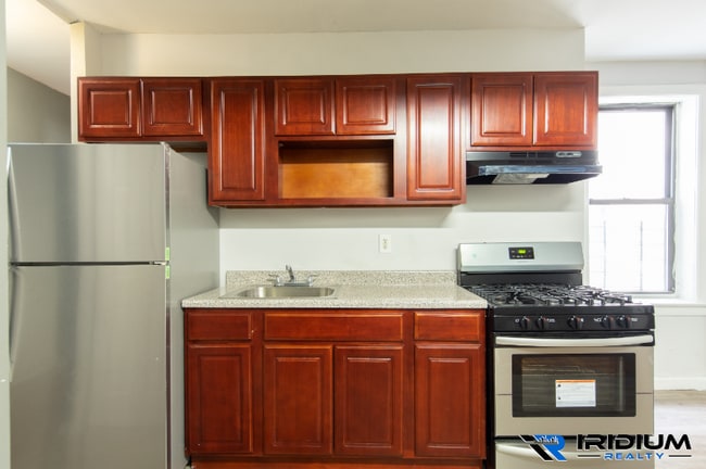 Building Photo - 354 Bergen Ave Rental