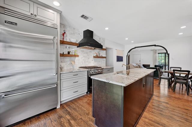 Photo - 304 Appian Way