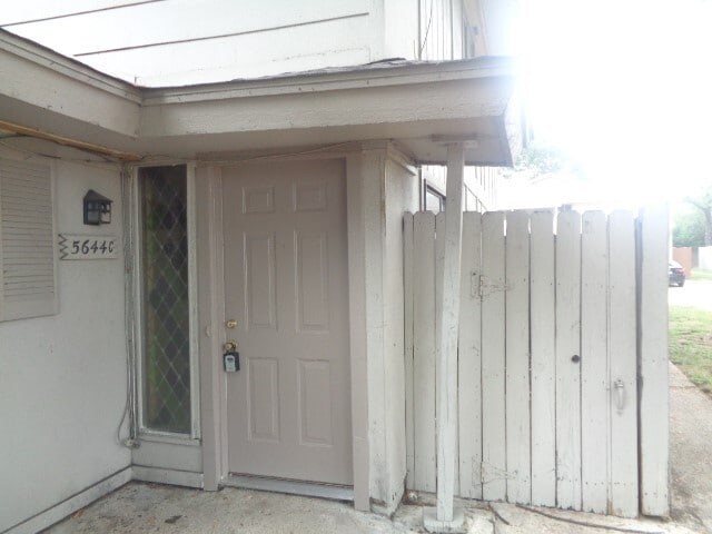 Building Photo - 5644 Birchmont Dr Unit C Rental