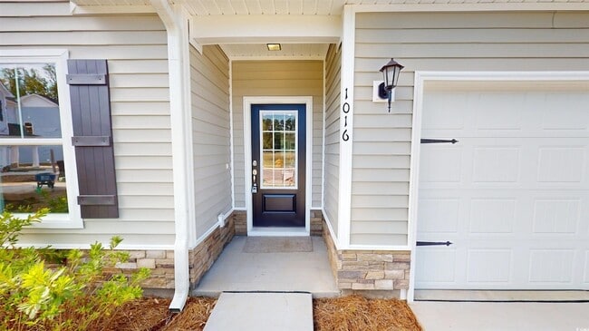 Photo - 1072 Moen Lp